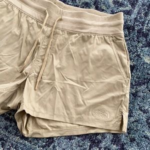 THE NORTH FACE SHORTS